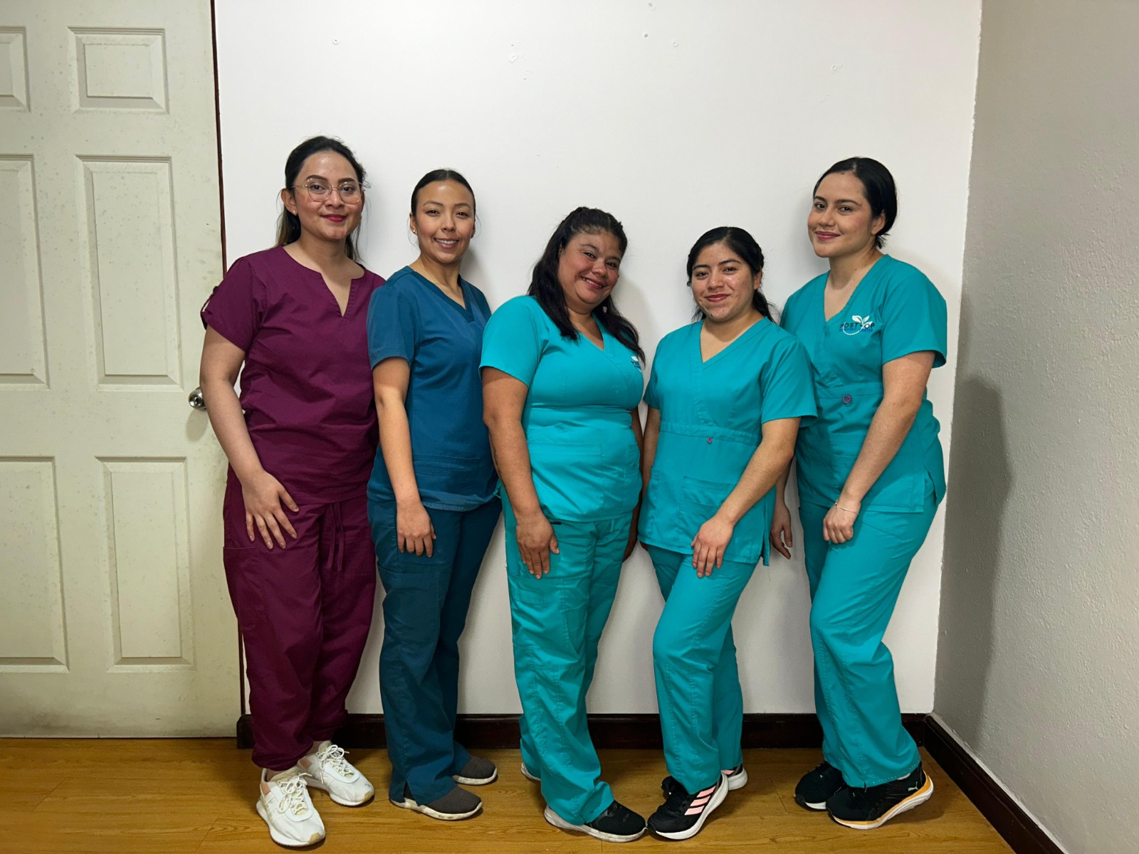Personal de Post Op Recovery Center, casa de recuperación postoperatoria en Guatemala